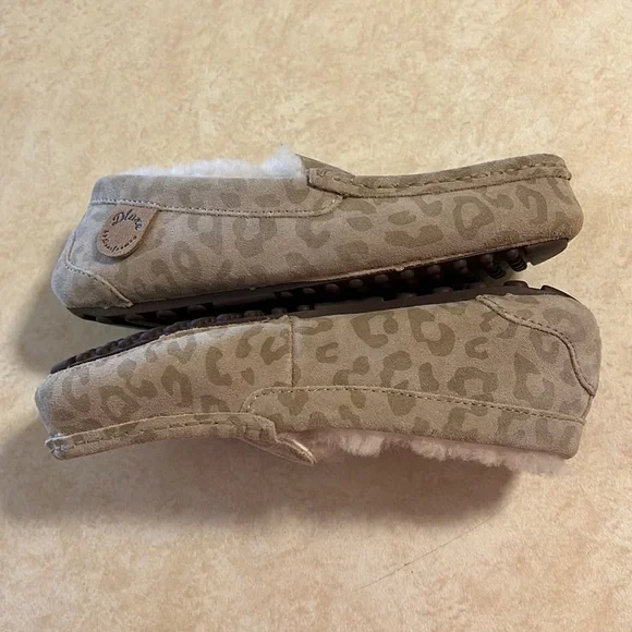 Women’s Deluxe by dearfoams Fernie Genuine Shearling Moccasin Slippers Size 6 - Picture 4 of 12